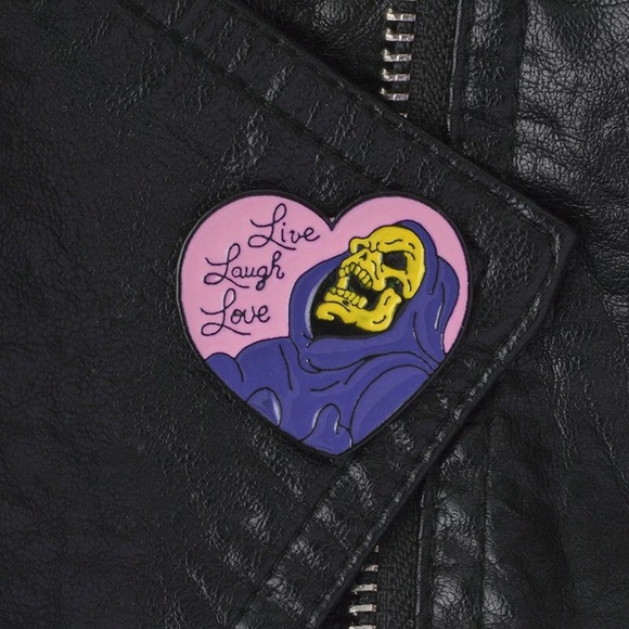 ๐ New Skeletor Live Laugh Love Heart Pin - Picture 4 of 7